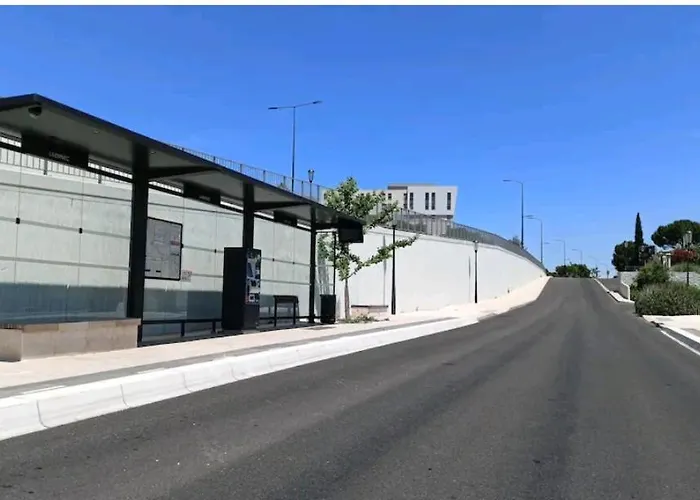 Charmante Maison De Avec Parking Prive Nîmes