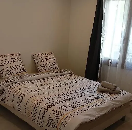 Dom wakacyjny Charmante Maison De Avec Parking Prive